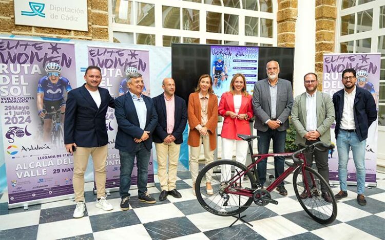 Presentando la etapa gaditana en el Palacio Provincial / FOTO: Diputación