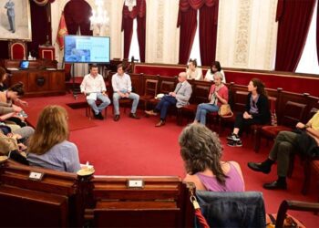 Reunidos en el salón de plenos / FOTO: Ayto.