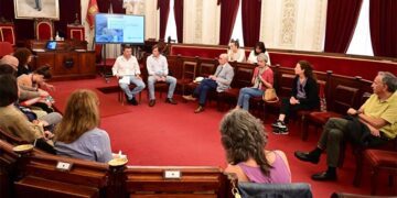 Reunidos en el salón de plenos / FOTO: Ayto.