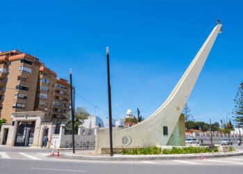 El monumento junto al Observatorio volverá a funcionar como rotonda / FOTO: Ayto.