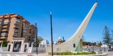 El monumento junto al Observatorio volverá a funcionar como rotonda / FOTO: Ayto.