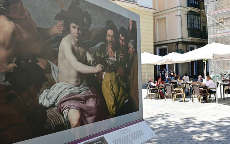 Terraza en la plaza de España de Cádiz / FOTO: Eulogio García