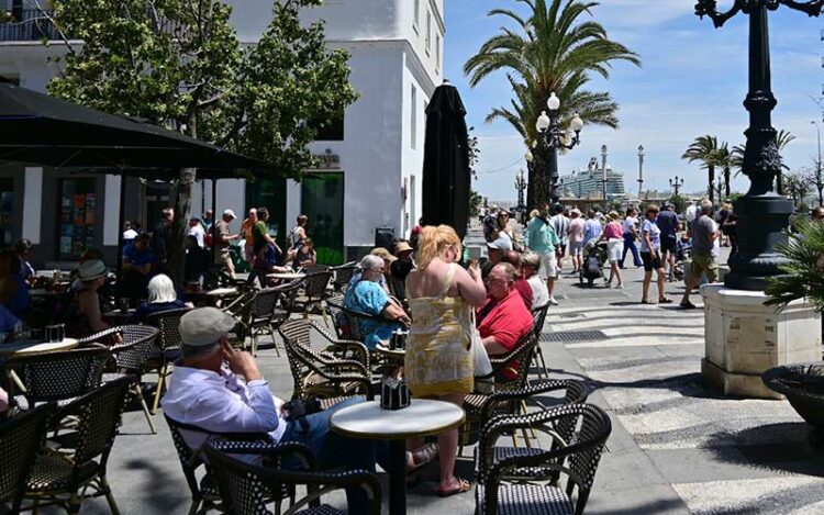 Una terraza en San Juan de Dios / FOTO: Eulogio García