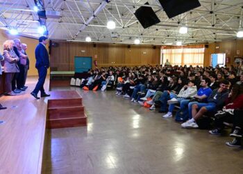 Recepción del alumnado antes de las pruebas / FOTO: Eulogio García