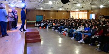 Recepción del alumnado antes de las pruebas / FOTO: Eulogio García