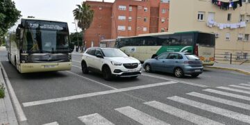 Autobuses desviados por el segundo puente / FOTO: Eulogio García