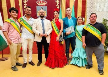 Beardo y Calleja posan con los coquineros de la feria / FOTO: Ayto.