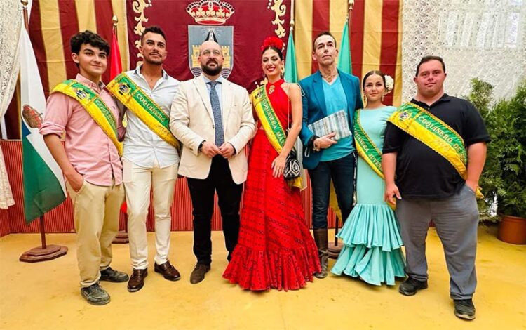 Beardo y Calleja posan con los coquineros de la feria / FOTO: Ayto.