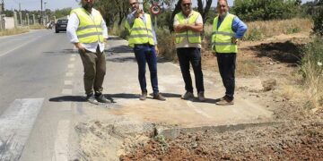 Bello y técnicos comprueban el avance de la obra / FOTO: Diputación