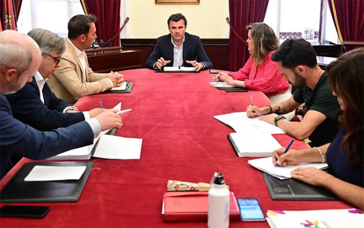 Cara a cara entre Gobierno y oposición / FOTO: Ayto.