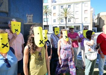 Concentrados frente a las Puertas de Tierra / FOTO: Eulogio García