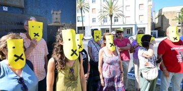 Concentrados frente a las Puertas de Tierra / FOTO: Eulogio García