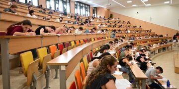 En pleno examen en la Facultad de Medicina / FOTO: Eulogio García