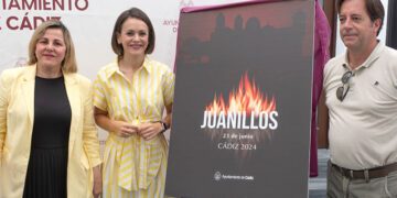 Presentando el cartel anunciador de la festividad / FOTO: Ayto.