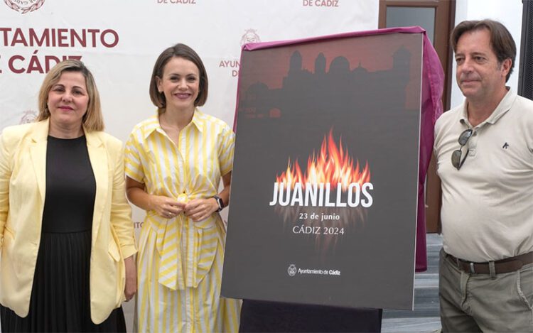 Presentando el cartel anunciador de la festividad / FOTO: Ayto.