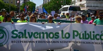 Cabecera de la manifestación por la avenida / FOTO: Eulogio García