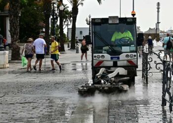 Operando en la plaza de San Juan de Dios / FOTO: Eulogio García