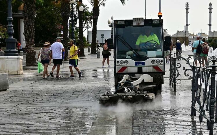 Operando en la plaza de San Juan de Dios / FOTO: Eulogio García