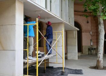 Trabajos de pintura en el interior del Baluarte / FOTO: Eulogio García