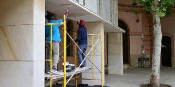 Trabajos de pintura en el interior del Baluarte / FOTO: Eulogio García