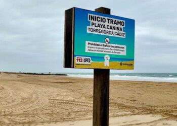 Señal marcando el inicio de la zona canina / FOTO: Ayto.