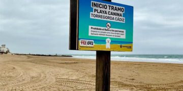 Señal marcando el inicio de la zona canina / FOTO: Ayto.