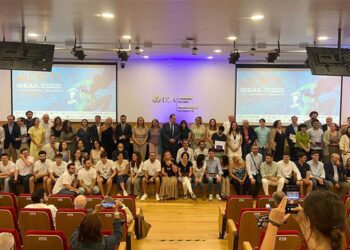 Posado tras la entrega de premios / FOTO: UCA