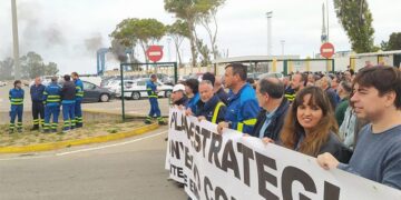 Concentrados a las puertas del astillero isleño, el pasado mayo / FOTO: CSIF