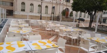 Terraza acotada en la plaza Isaac Peral / FOTO: DBC