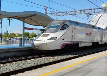 Un Alvia en la estación de San Fernando / FOTO: DBC