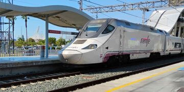 Un Alvia en la estación de San Fernando / FOTO: DBC