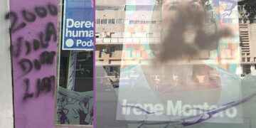 Detalles del vandalismo sobre la fachada de la sede / FOTO: Podemos