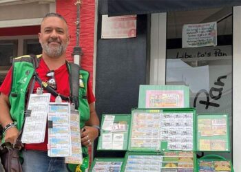 Juan Carlos, "realizado" tras vender varios cupones con premio / FOTO: ONCE