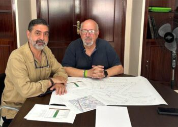 Verdulla reunido con un representante vecinal de Loreto / FOTO: Ayto.