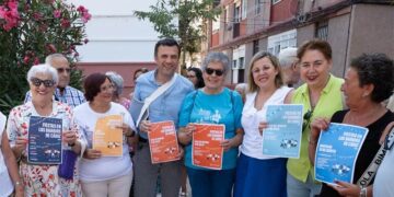 Presentando los carteles en Guillén Moreno / FOTO: Ayto.