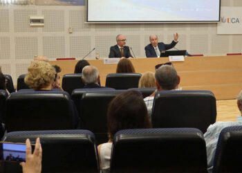 Un momento de la conferencia / FOTO: UCA