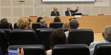 Un momento de la conferencia / FOTO: UCA