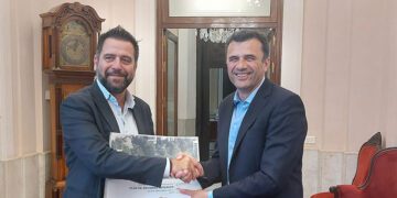 Escenificando la entrega del PRI al Ayuntamiento / FOTO: Zona Franca