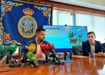 Fran González junto a representantes de Tragsa / FOTO: Zona Franca