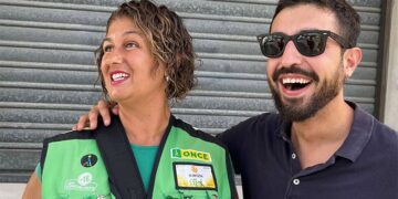 Sola con Mirtza, ahora vendedora de cupones en Puerto Real / FOTO: ONCE