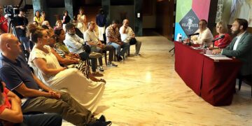 Desvelando la programación con algunos de los artistas del cartel presentes / FOTO: Ayto.