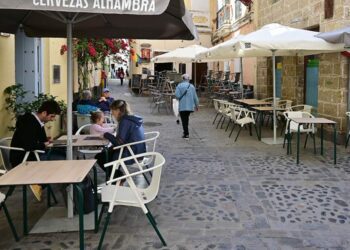 Terrazas en el Pópulo, en Cádiz / FOTO: Eulogio García