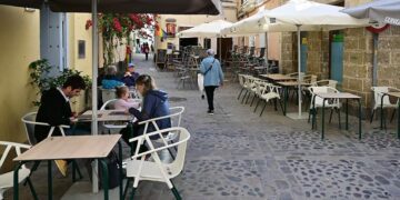 Terrazas en el Pópulo, en Cádiz / FOTO: Eulogio García