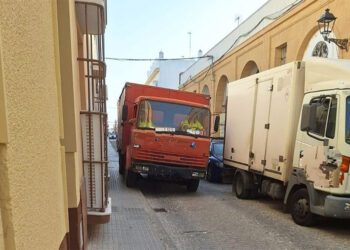 Las estrechas vías del centro hacen complicada la convivencia del tráfico y el peatón / FOTO: Ayto.