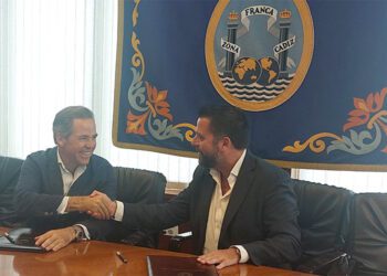 Firmando el nuevo contrato de arrendamiento / FOTO: Zona Franca