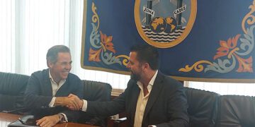 Firmando el nuevo contrato de arrendamiento / FOTO: Zona Franca
