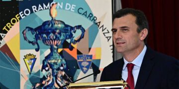 El alcalde durante la presentación del Trofeo de 2023 / FOTO: Eulogio García
