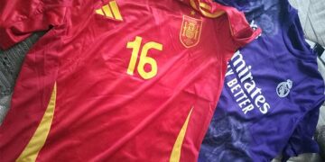 FOTO: camisetasdefutbolshop.com