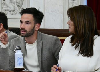 Los portavoces de AIG en un pasado pleno municipal / FOTO: Eulogio García