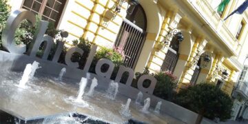 Fuente a las puertas del Consistorio chiclanero / FOTO: DBC